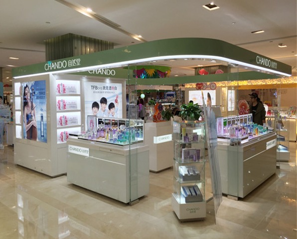 郑州哪个公司设计的化妆品展柜动人